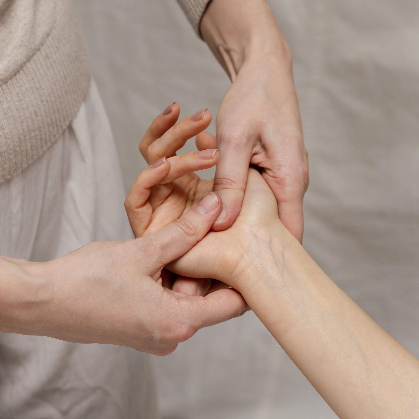 01.12.2025: Handtherapie Behandlung nach Verletzungen und Narben